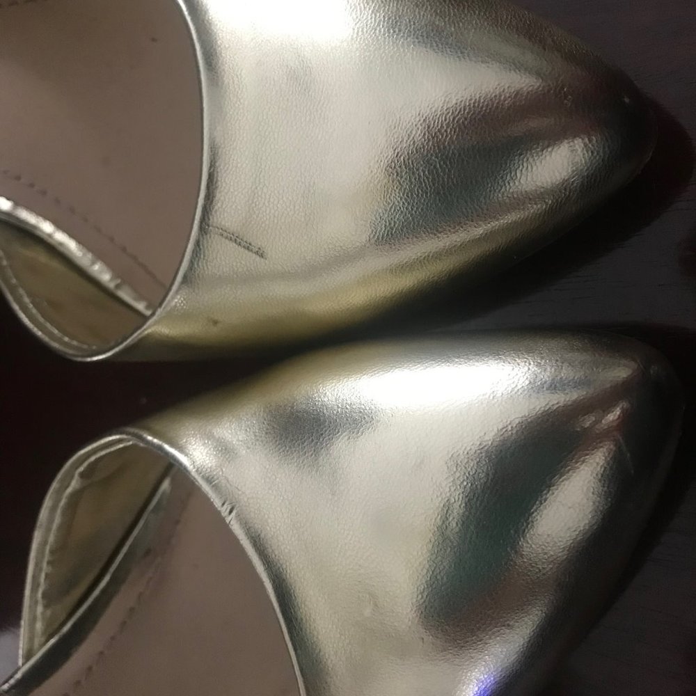 BCBG Paris Gold d'Orsay High Heels, 8, 4" heel - Picture 6 of 9